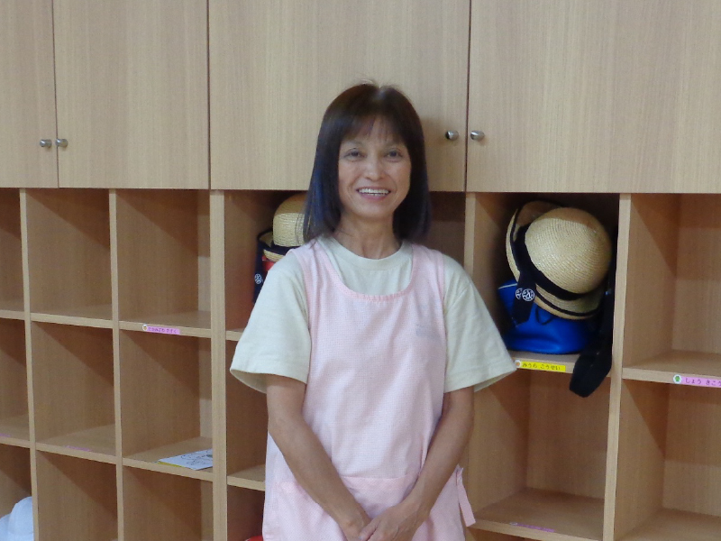 松戸駅西口送迎保育ステーション・武井洋子さん。子どもたちが怪我をしない環境づくりや健康状態のチェックには特に気をつけているとのこと。