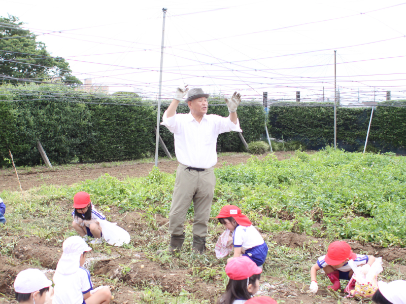 高塚幼稚園には農業体験をはじめとする楽しい行事が盛りだくさん。子どもたちも楽しみにしています。