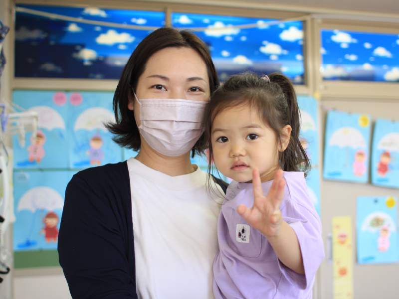 広々とした環境のむつみ幼稚園が気に入っていると話す井戸坂さん