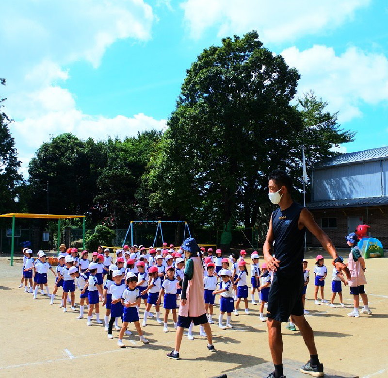 家庭で甘えん坊の子も、幼稚園ではしっかり！集団生活の中で日々成長しています。（画像提供／高塚幼稚園）